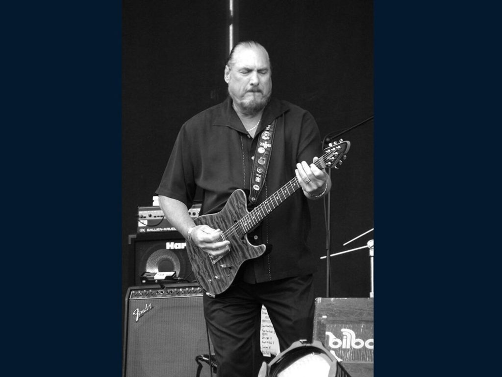 xga-4x3-zmarl-gitarzysta-steve-cropper-muzyk-m-in-booker-t-and-the-m-g-s-mial-84-lata-1764862897